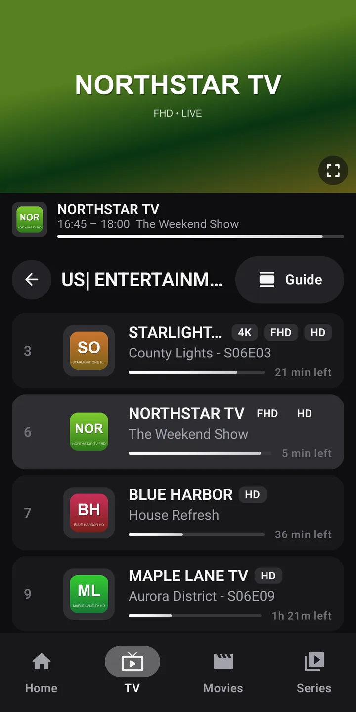 Télé en direct sur un téléphone : aperçu de la chaîne en haut, liste des chaînes avec le programme en cours.